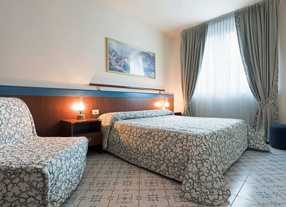 Aparthotel Holiday - Wohnbeispiel Classic Suite (Zimmercodierung AB1)