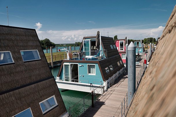 Marina Azzurra Resort - Wohnbeispiel Hausboot Lagoon (Zimmercodierungen OB2 & OX2)