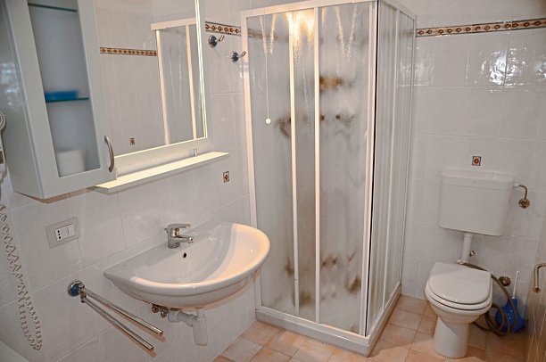 Residence Le Acacie - Beispiel Bad (Zimmercodierung AB1)