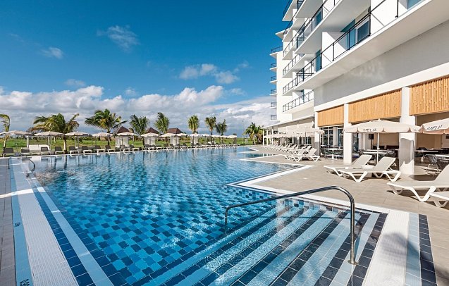 Meliá Internacional - Pool The Level