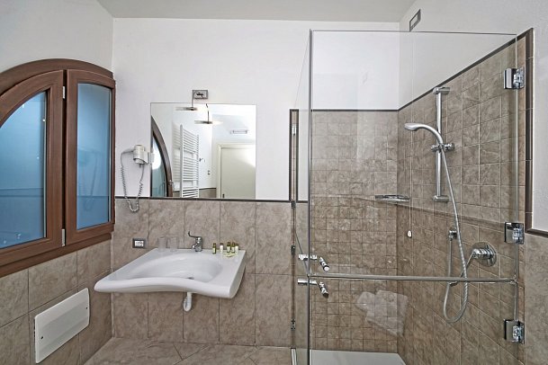 San Rocco Relais - Wohnbeispiel Suite Olivenhainblick und Terrasse (Zimmercodierung AB1)