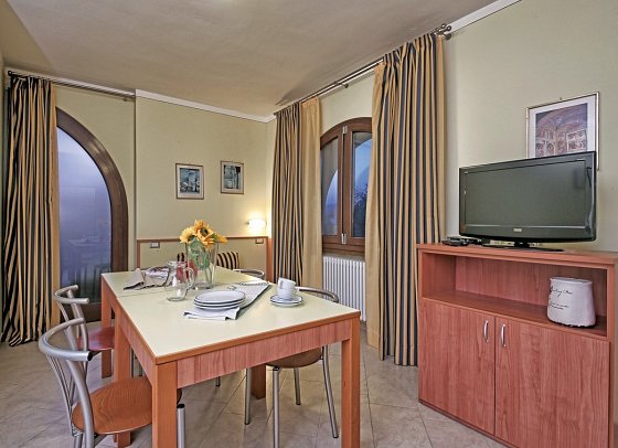 Relais San Rocco - Wohnbeispiel Suite Olivenhainblick und Terrasse (Zimmercodierung SB1)