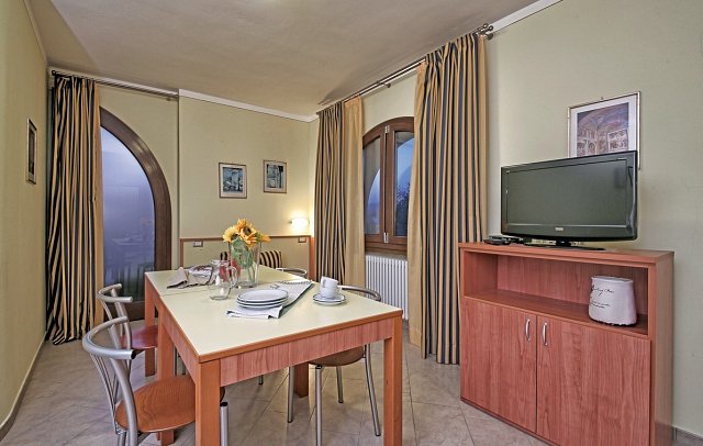 Relais San Rocco - Wohnbeispiel Suite Olivenhainblick und Terrasse (Zimmercodierung SB1)