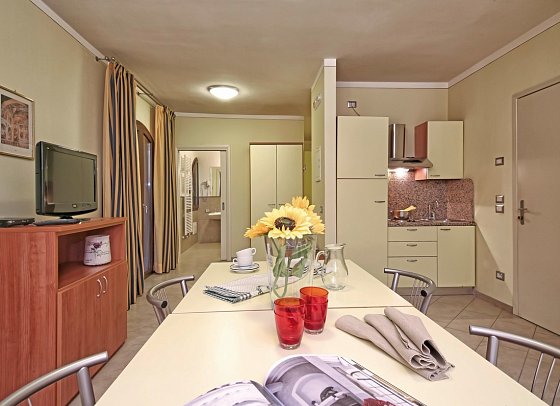 Relais San Rocco - Wohnbeispiel Suite Olivenhainblick und Terrasse (Zimmercodierung SB1)