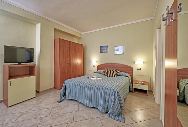 Relais San Rocco - Wohnbeispiel Suite Seeblick und Terrasse (Zimmercodierung SB2)