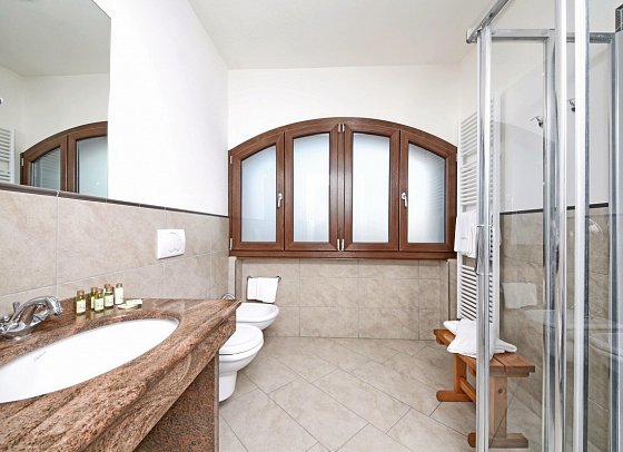 Relais San Rocco - Wohnbeispiel Suite Seeblick und Terrasse (Zimmercodierung AB2)