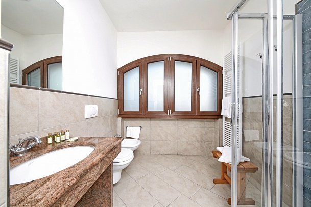 Relais San Rocco - Wohnbeispiel Suite Seeblick und Terrasse (Zimmercodierung AB2)