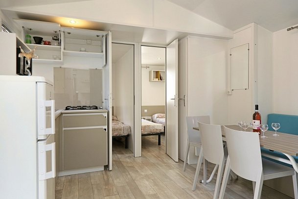 Camping Cisano & San Vito - Wohnbeispiel Mobilheim Turchese (Zimmercodierung CB3)