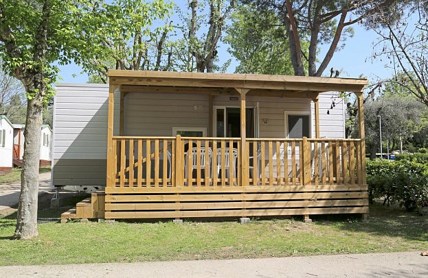 Camping Cisano & San Vito - Wohnbeispiel Mobilheim Rubino Lux (Zimmercodierung CB2)