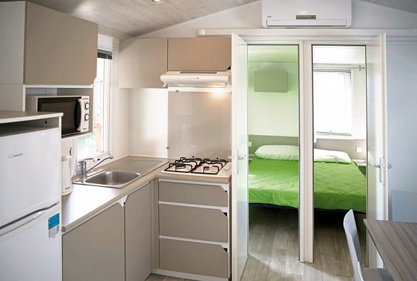 Camping Baia Verde - Wohnbeispiel Mobilheim Family Deluxe (Zimmercodierung CD2)