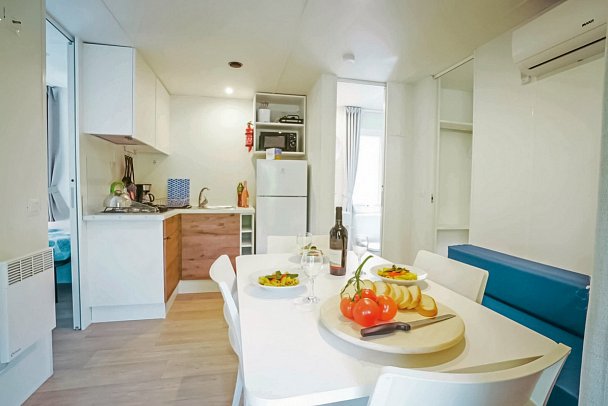 Camping Village Butterfly (by Happy Camp) - Wohnbeispiel Mobilheim Happy Superior (Zimmercodierung CS1)