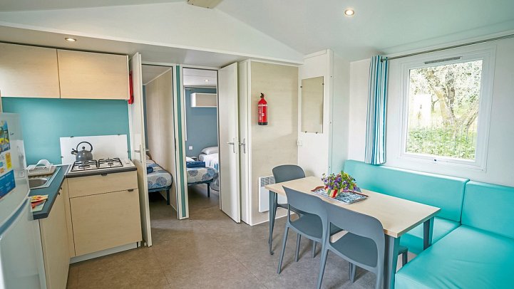 Camping Cisano & San Vito (by Happy Camp) - Wohnbeispiel Mobilheim Happy Premium (Zimmercodierung CM1)