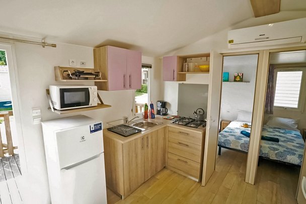 Camping Cisano & San Vito (by Happy Camp) - Wohnbeispiel Mobilheim Happy Premium (Zimmercodierung CM1)