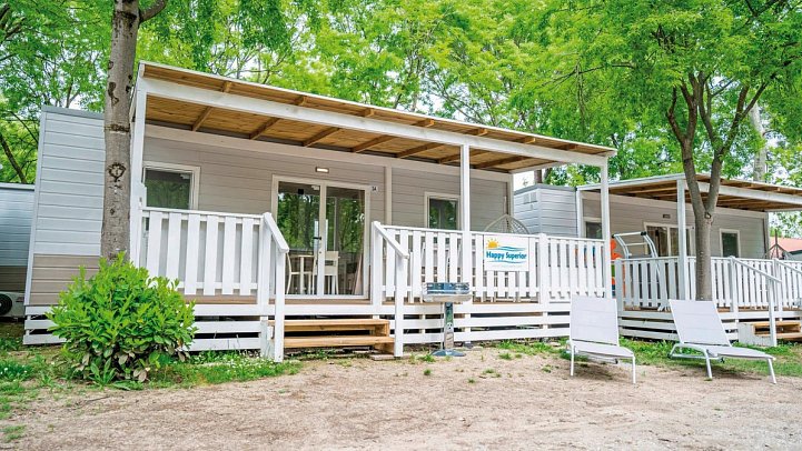 Camping Bella Italia (by Happy Camp) - Wohnbeispiel Mobilheim Happy Superior (Zimmercodierung CS1)