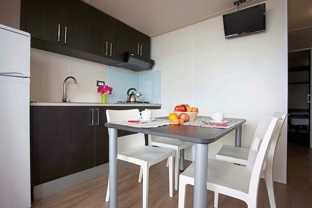 Baia Holiday Gasparina - Wohnbeispiel Mobilheim Baia Relax New Plus (Zimmercodierung CB2)