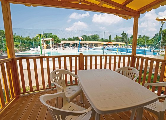Baia Holiday Gasparina - Wohnbeispiel Mobilheim Baia Relax New Plus (Zimmercodierung CB2)