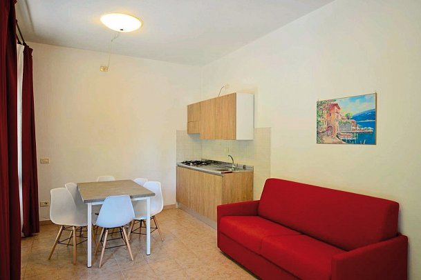 Camping Village Bella Italia - Wohnbeispiel 2-Zimmer-Appartement Glicine (Zimmercodierung AB4)