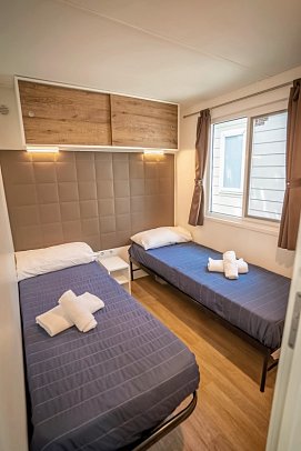 Camping Village Bella Italia - Wohnbeispiel Mobilheim Girasole Suite (Zimmercodierung PB1)