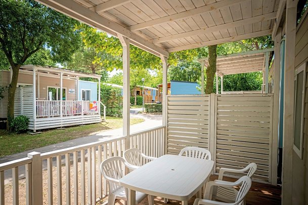 Camping Village Bella Italia - Wohnbeispiel Mobilheim Girasole Suite (Zimmercodierung PB1)