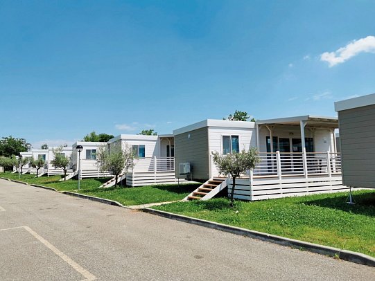 The Garda Village - Wohnbeispiel Maxicaravan Deluxe (Zimmercodierung CD1)