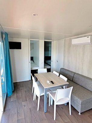 The Garda Village - Wohnbeispiel Maxicaravan Deluxe (Zimmercodierung CD1)