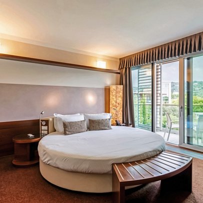 Aqualux Suite & Terme - Wohnbeispiel Round Suite (Zimmercodierung WB1)