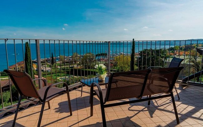 AHG Riva del Sole - Beispiel Balkon Doppelzimmer Panoramic Seeblick