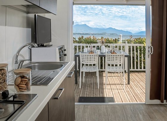 Sentido Lago di Garda Premium Village - Wohnbeispiel Camp Lodge Deluxe Lakeside (Zimmercodierung CD1)