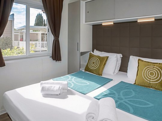 Sentido Lago di Garda Premium Village - Wohnbeispiel Camp Lodge Deluxe Lakeside (Zimmercodierung CD1)