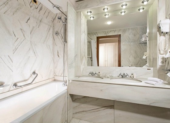 Poiano Garda Resort - Poiano Hotel - Wohnbeispiel Juniorsuite (Zimmercodierung JB1)