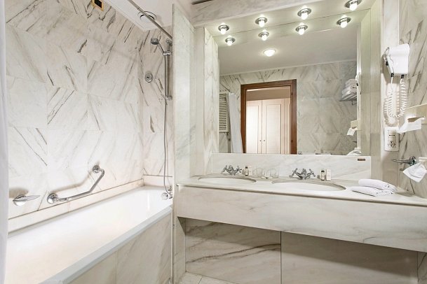 Poiano Garda Resort - Poiano Hotel - Wohnbeispiel Juniorsuite (Zimmercodierung JB1)