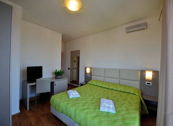 Bella Peschiera - Wohnbeispiel Doppelzimmer (Zimmercodierung DB1)