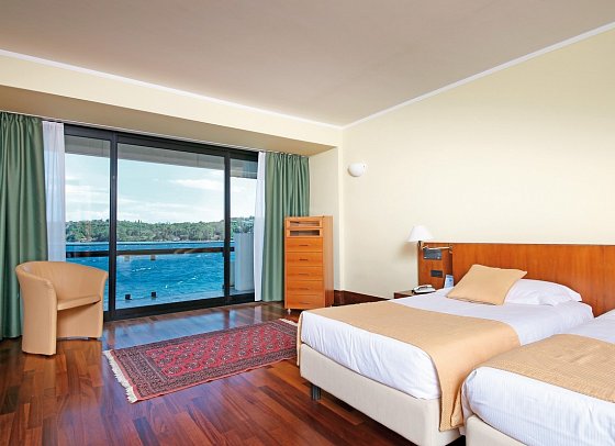 Salò du Parc - Wohnbeispiel Doppelzimmer Deluxe Seeblick (Zimmercodierung DDI)