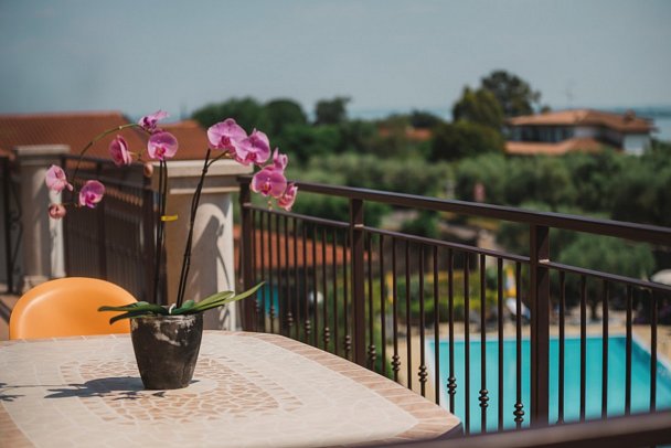Splendid Sole - Balkon mit Blick auf den Aussenpool