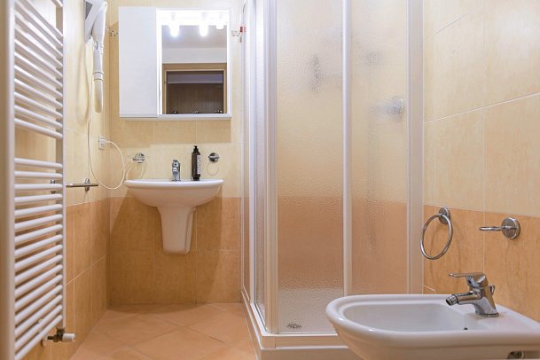 Antico Monastero - Wohnbeispiel Doppelzimmer mit Balkon (Zimmercodierung DB1)