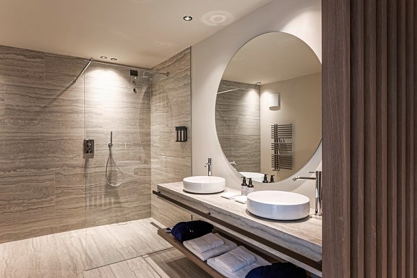 Stroblhof Lake Garda - Wohnbeispiel Juniorsuite Lago (Zimmercodierung JB1)