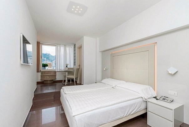 Hotel Vega - Doppelzimmer Seeblick Erdgeschoss (Zimmercodierung D1I)