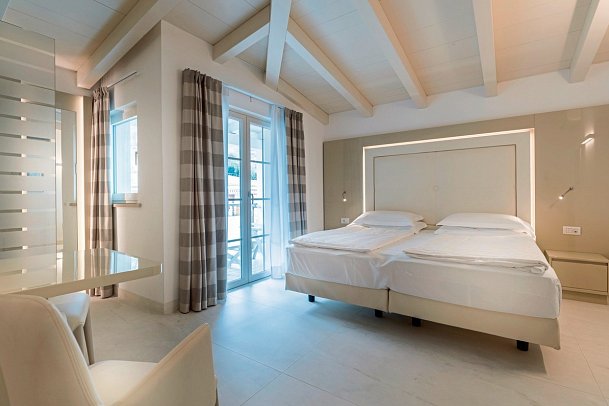 Hotel Vega - Wohnbeispiel Juniorsuite Monte Baldo (Zimmercodierung JB1)