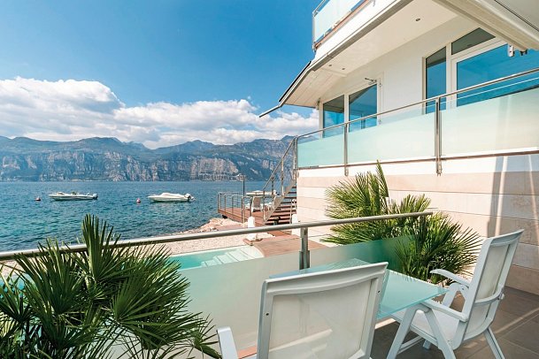 Hotel Vega - Wohnbeispiel Juniorsuite Seeblick (Zimmercodierung JBI)