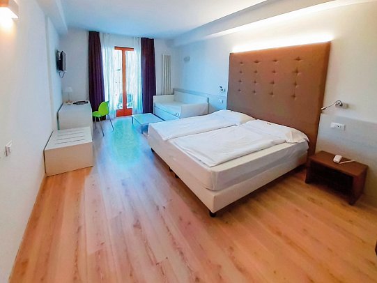 Park Hotel Val di Monte - Wohnbeispiel Doppelzimmer Seeblick (Zimmercodierung DBI)