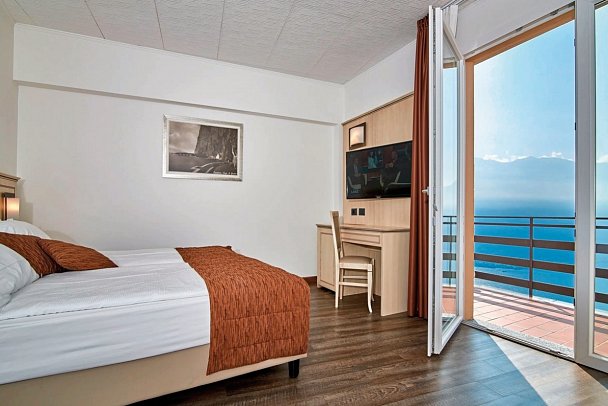 Hotel Le Balze Aktiv & Wellness - Wohnbeispiel Doppelzimmer Seeblick (Zimmercodierung DBI)