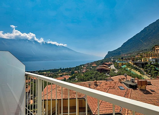 Hotel Royal Village - Wohnbeispiel Doppelzimmer Superior Villa Lucia seitl. Seeblick (Zimmercodierung DS1)