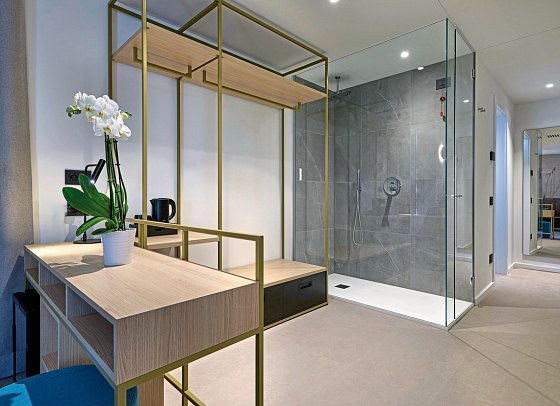 Hotel Royal Village - Wohnbeispiel Juniorsuite Seeblick (Zimmercodierung J1I)