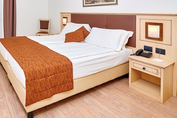 Europa Skypool & Panorama - Wohnbeispiel Doppelzimmer (Zimmercodierung DB1)