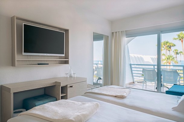 Iberostar Waves Royal Andalus - Wohnbsp. Doppelzimmer seitl. Meerblick mit Verbindungstür (Zimmercodierungen DV1 & DV2)