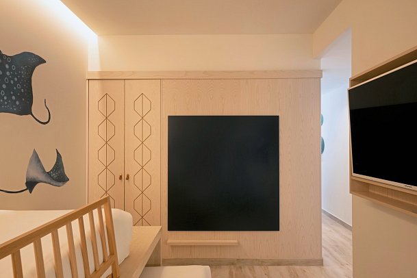 Iberostar Waves Royal Andalus - Wohnbeispiel Familienzimmer seitl. Meerblick (Zimmercodierungen F1N & F2N)