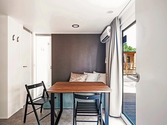 Zaton Holiday Resort Mobilheime - Wohnbeispiel Deluxe Family Drei-Zimmer-Camping Home 4+1 (Zimmercodierung CB2)