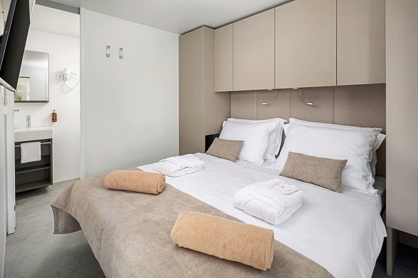 Aminess Style Camping Avalona Glamping Villas & Holiday Homes - Wohnbeispiel Luxury Holiday Home with Pool (Zimmercodierung HB3)