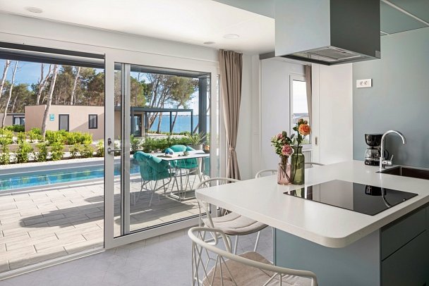 Aminess Style Camping Avalona Glamping Villas & Holiday Homes - Wohnbeispiel Luxury Holiday Home with Pool (Zimmercodierung HB3)