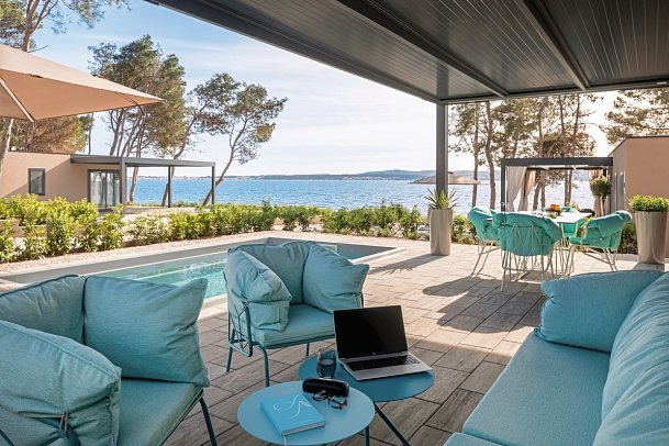 Aminess Style Camping Avalona Glamping Villas & Holiday Homes - Wohnbeispiel Luxury Holiday Home with Pool (Zimmercodierung HB3)